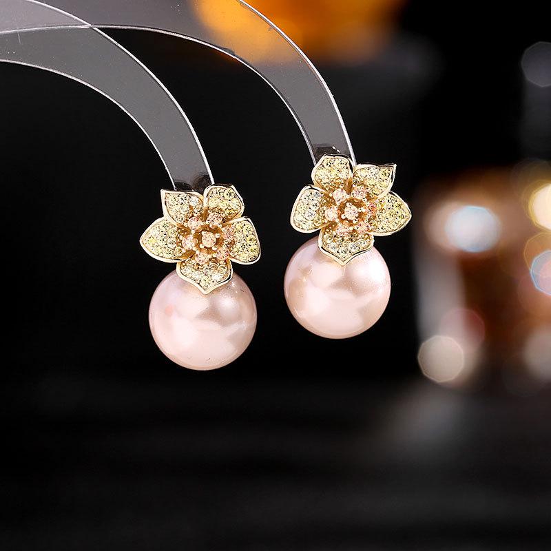 Evropa a Amerika Pop Flower Pearl Visací náušnice Dlouhý temperament křišťálové náušnice Šperky Sladké prohlášení Náušnice