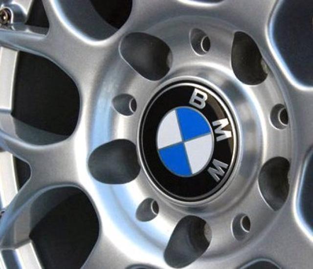 Originální krytka středového otvoru kola BMW 36136783536