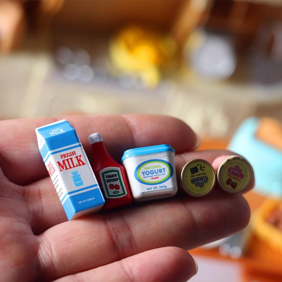 5Pcs/Set Miniature Food Cute Realistic Resin Tiny  Milk Yogurt Ketchup Cans Food Plastic Model Toy for Kids