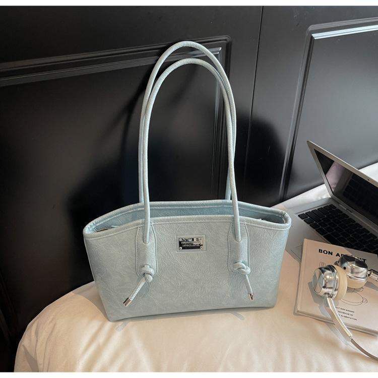 

Leisure commuting large-capacity tote bag women s 2025 new oil wax leather simple shoulder bag premium underarm bag