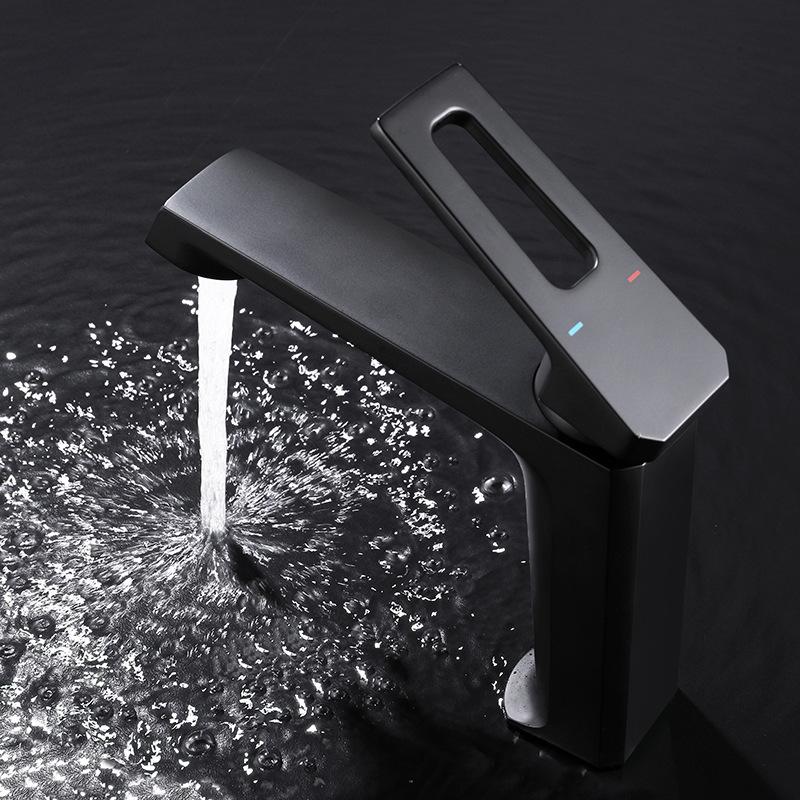 Bathroom Basin Faucet Black Chrome Brass Single Handle Hot And Cold Water Mixer Sink Tap Deck Mounted Luxury Lavatory Tap