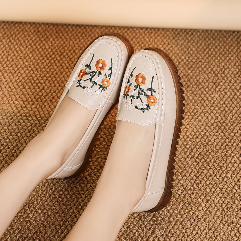 Fashion Large 42 Embroidered Soft Bottom New Leather Single Shoes Women Sports Casual Flat Soles Comfortable Lace-up Women All Fashion