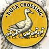 Vintage Metal Duck Sign, Round Wall Art Decor for Living Room, Farmhouse Tin Poster