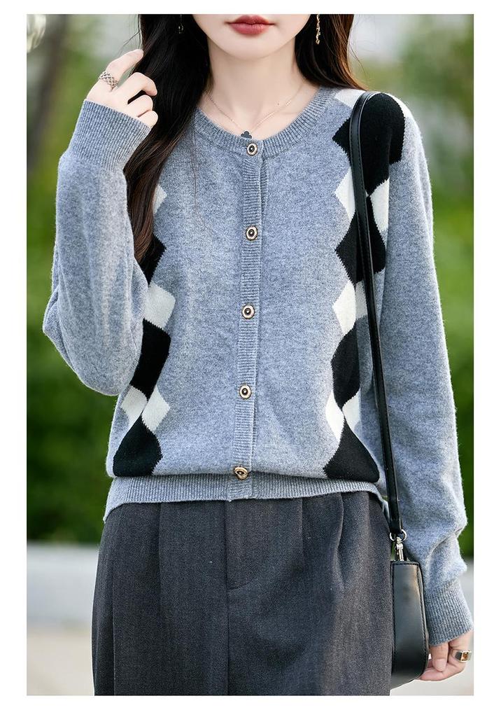 Women's Wool Color Block Diamond Cardigan, Round Neck Knit Sweater for Autumn and Winter.