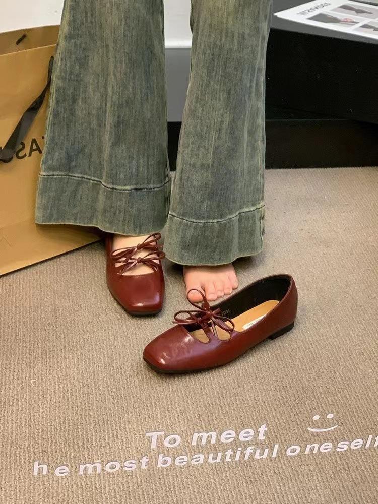 

Французские серебристые туфли женские 2024 года, новые весенне-осенние туфли с плоской подошвой, темпераментные, фея, для поездок на работу, квадратная головка, неглубокий носок, женские туфли Мэри Джейн 38 бордовый