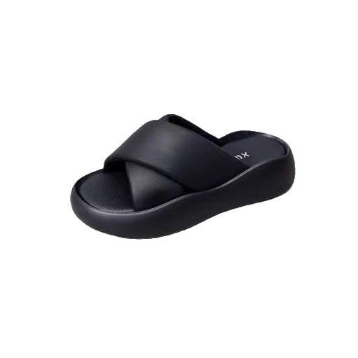 Fashion soft-soled one-word sandals to wear outside summer 2025 new thick-soled heightening popular beach shoes casual cool slippers