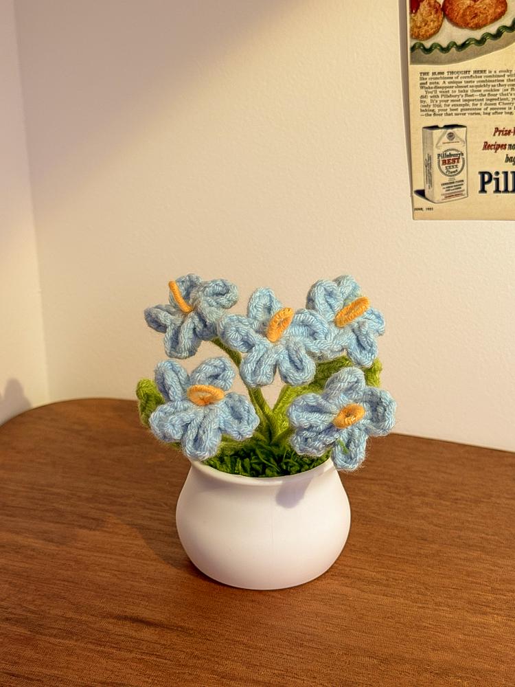 Sunflower Hand-Knitted Woolen Yarn Bouquet - Small Decorative Gift for Home