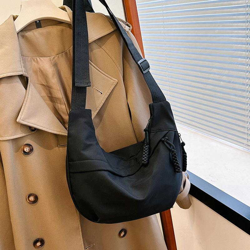 1Pc Solid Color Simple Large Capacity Korean Version of Foreign Style Leisure Bag New Versatile Ins Shoulder Messenger Bag Dumpling Bag