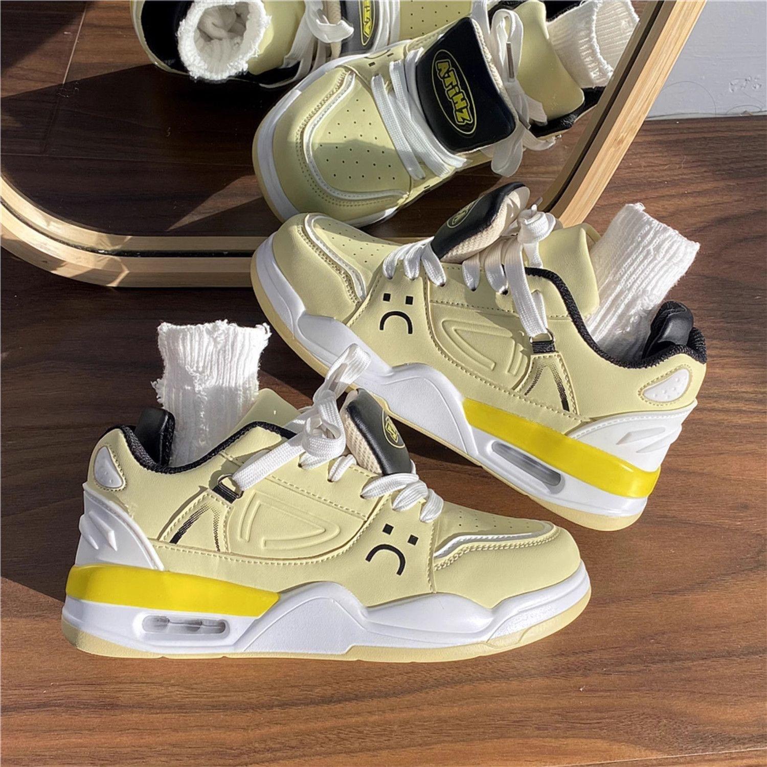 

Hong Kong style retro platform bread shoes women s 2025 spring and autumn new ins trendy shoes platform couple casual white shoes 35 светло-желтого