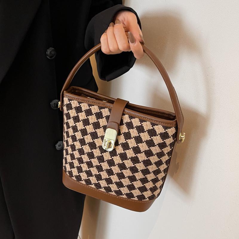 2023 New Women s Bucket Bag Woolen Material Urban Minimalist Style Shoulder Bag коричневый