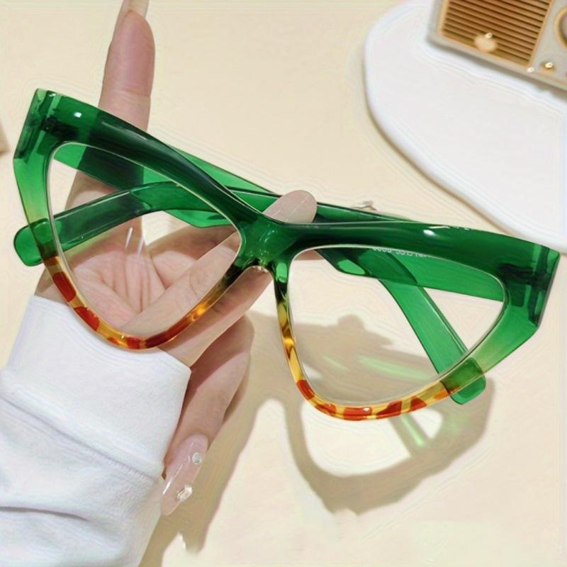 New European and American retro triangular cat eye sunglasses niche trendy cool and thin seaside vacation UV-proof sunglasses