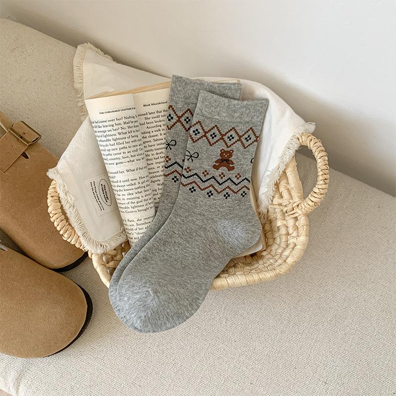 Female Autumn New Retro Match Color Cartoon Bear Boneless In The Tube Stack Socks