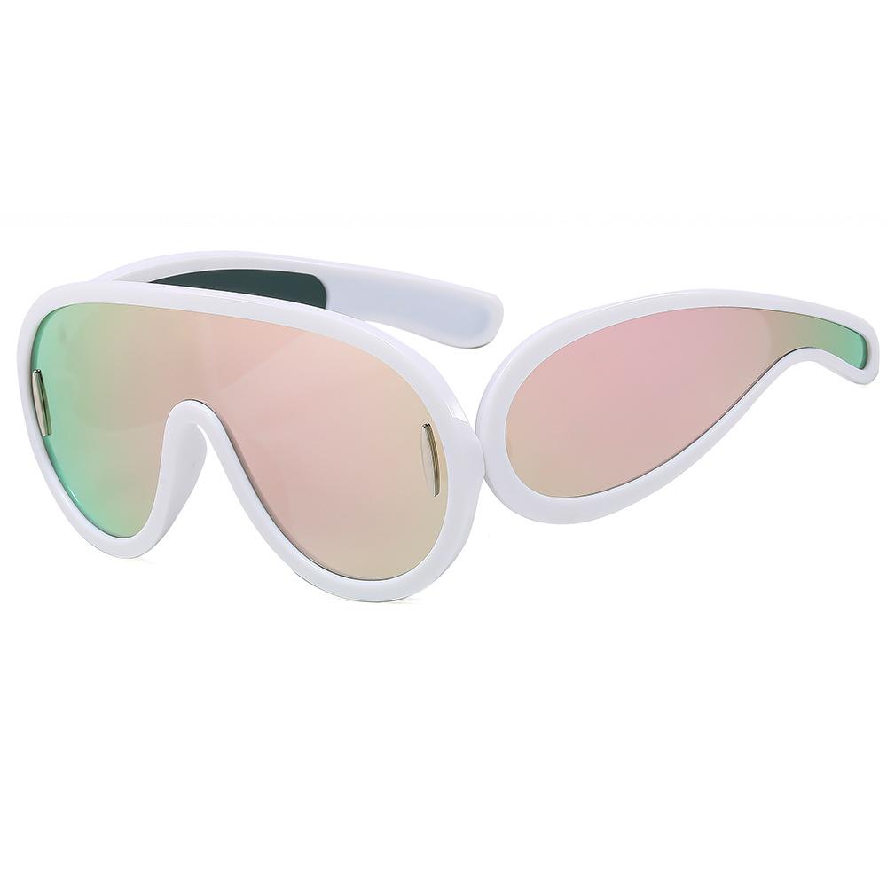 

Цельные солнцезащитные очки в большой оправе. Мужские спортивные солнцезащитные очки с широкими штанинами.