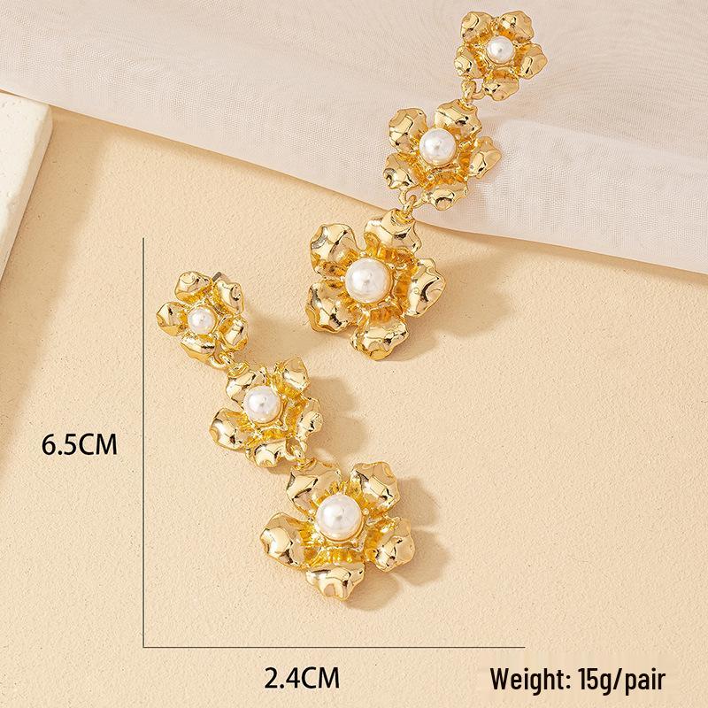 

Korean Minimalist French Retro Pearl Flower Stud Earrings for Women