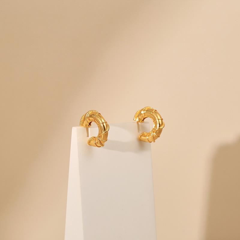 Classic European American Style Daily Versatile Semicircle C Shaped 18k Gold Plated Stud Earrings