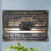 Vintage GE Wechselstromgenerator Metallschild als Retro-Industrie-Wandkunst für Werkstatt, Café, Garage