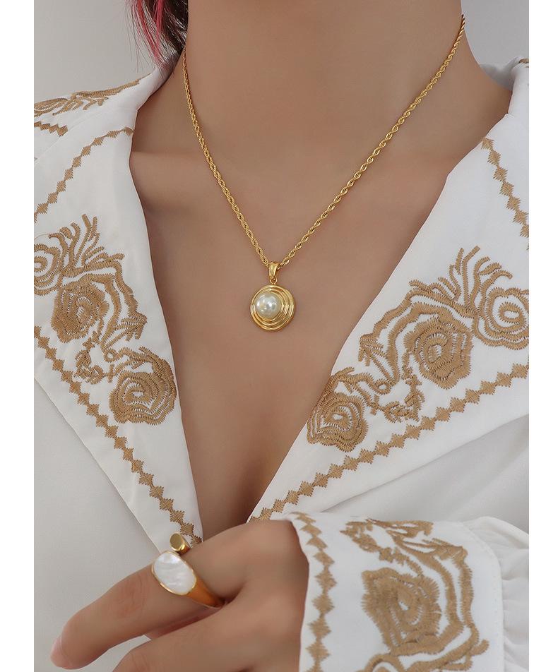 French Retro Titanium Steel 18K Gold-Plated Pendant Necklace with Imitation Pearl