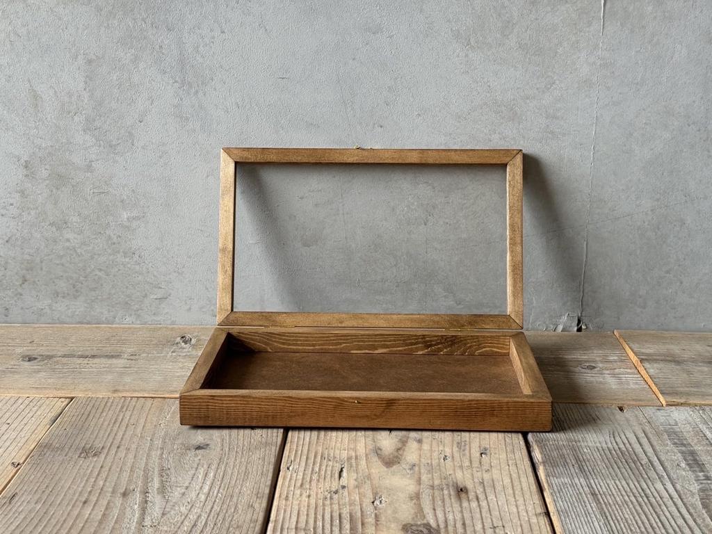 HERGESTELLT VON... Braune Holzvitrine MB-S10010 Acryl-Display-Vitrine für Schmuck, Accessoires und Sammlungen