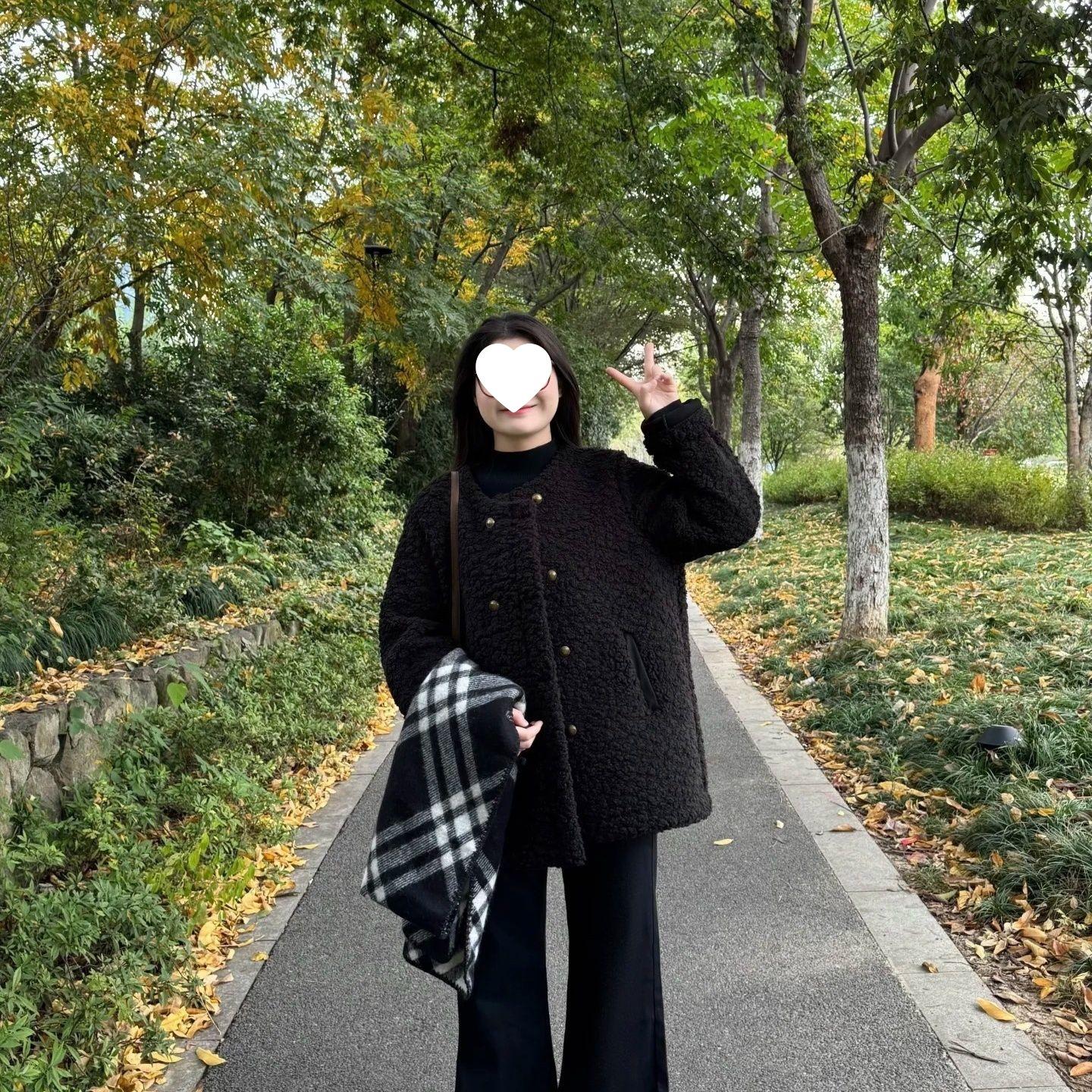 

Осенне-зимнее черное двубортное пальто из толстой овчины в корейском стиле с мехом от Хуан Чжи Аня. 3XL (160-180 cm)