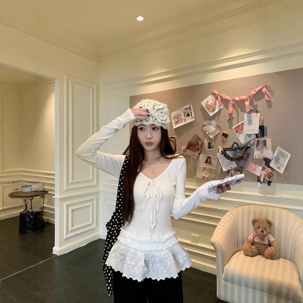 Sweet wind lace splicing lace-up long-sleeved top women's winter niche V-neck knitted sweater with white bottoming shirt