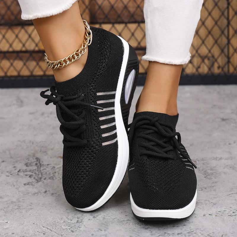 New Summer Casual Sports Shoes 2025 Fly Knit Women's Thick Sole Heightened Lightweight Plus Size Women's Shoes