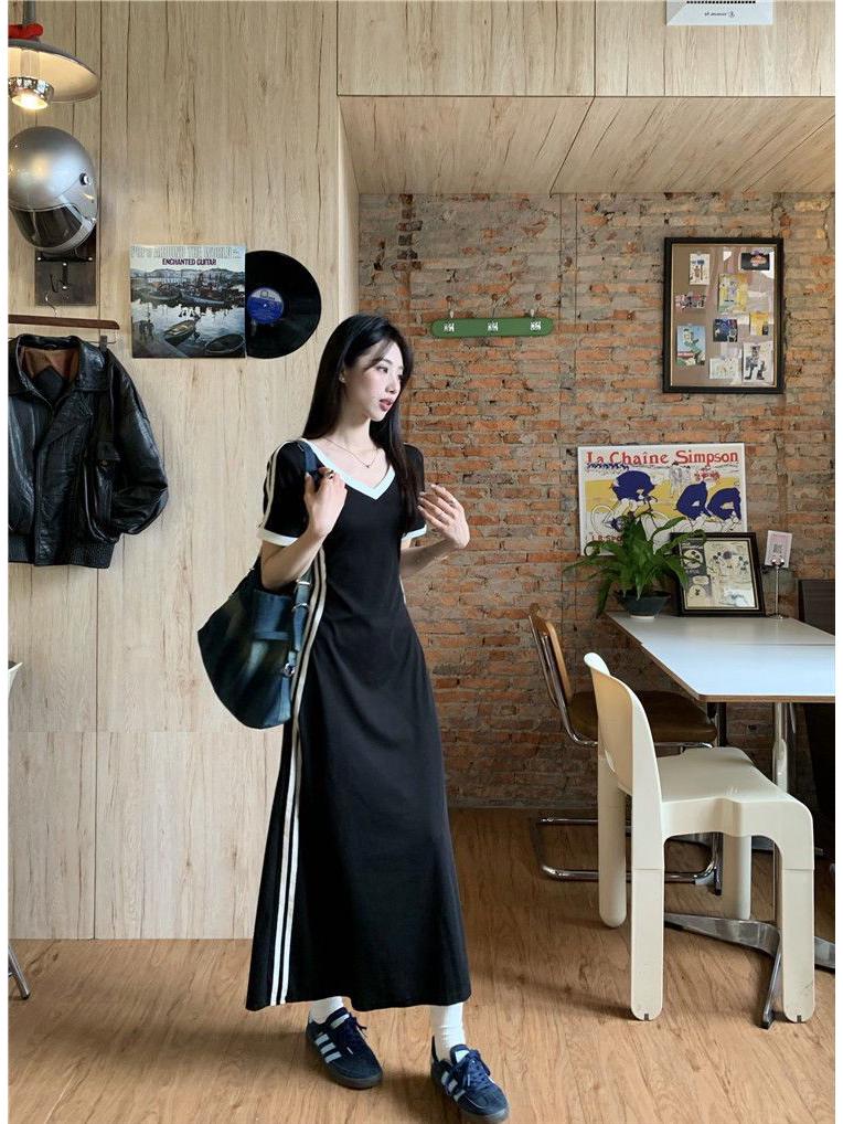 2026 Summer Elegant Color Block V-neck Short-sleeve Dress, Women's Slimming Waist-cinching Trendy Long Skirt.