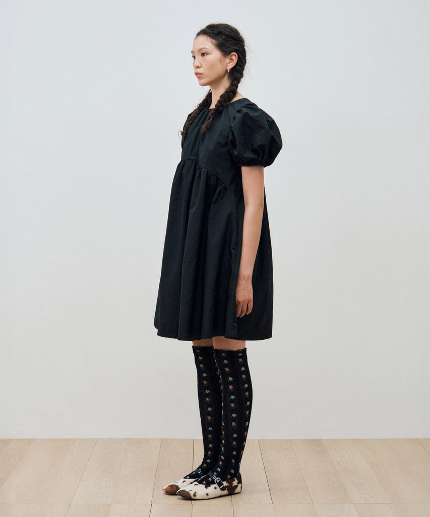 MAIS Arched Shirring Puff Sleeve Dress / Black