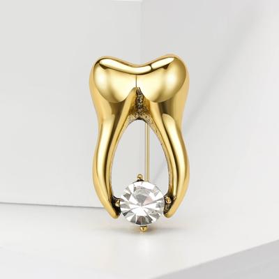 Kreative Brosche aus Metall
