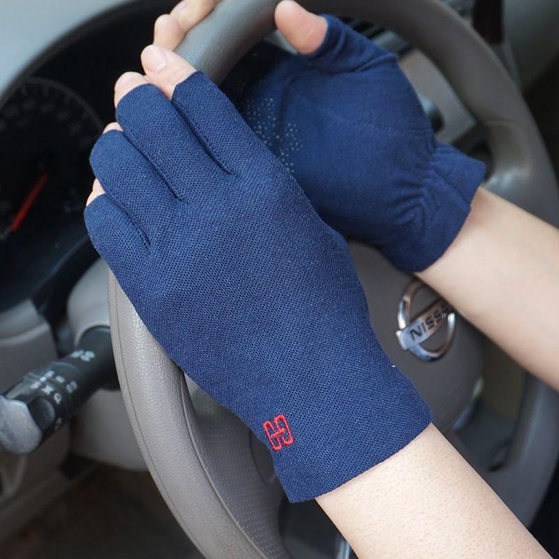 

Kraska Palm Colloidal Particle Sweat-Absorbent Couple Half Finger Men s Short-Navy Blue One size