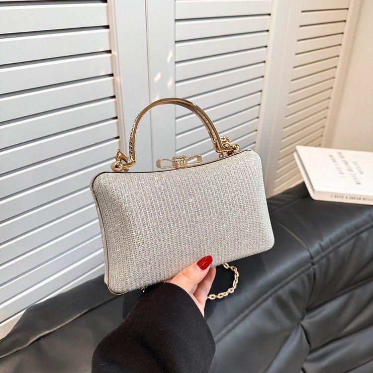 

Новая женская модная универсальная маленькая ароматная простая текстура атмосферная цепочка на плечо через плечо портативная маленькая квадратная сумка 0