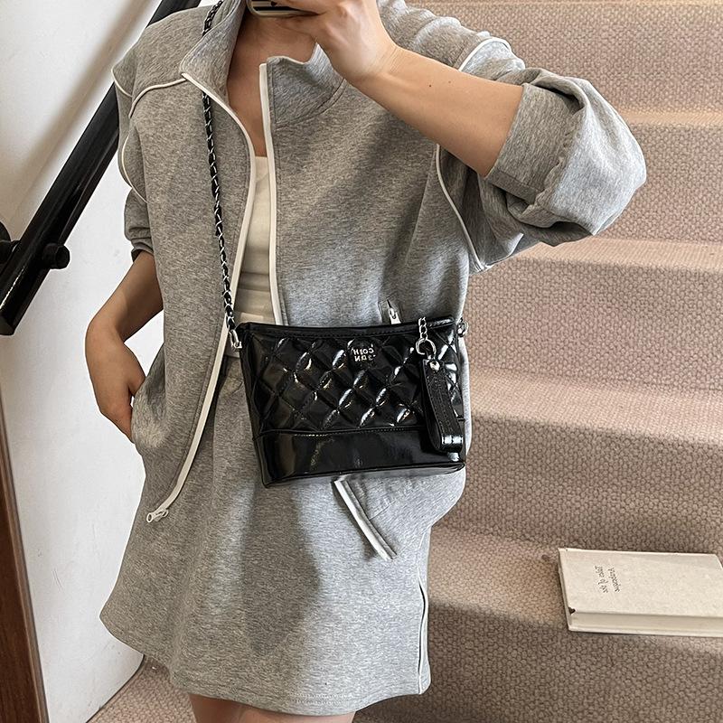 New fashionable and high-end small square bag 2025 trendy one-shoulder oblique span women's bag Korean version of Xiaoxiangfeng diamond underarm bag