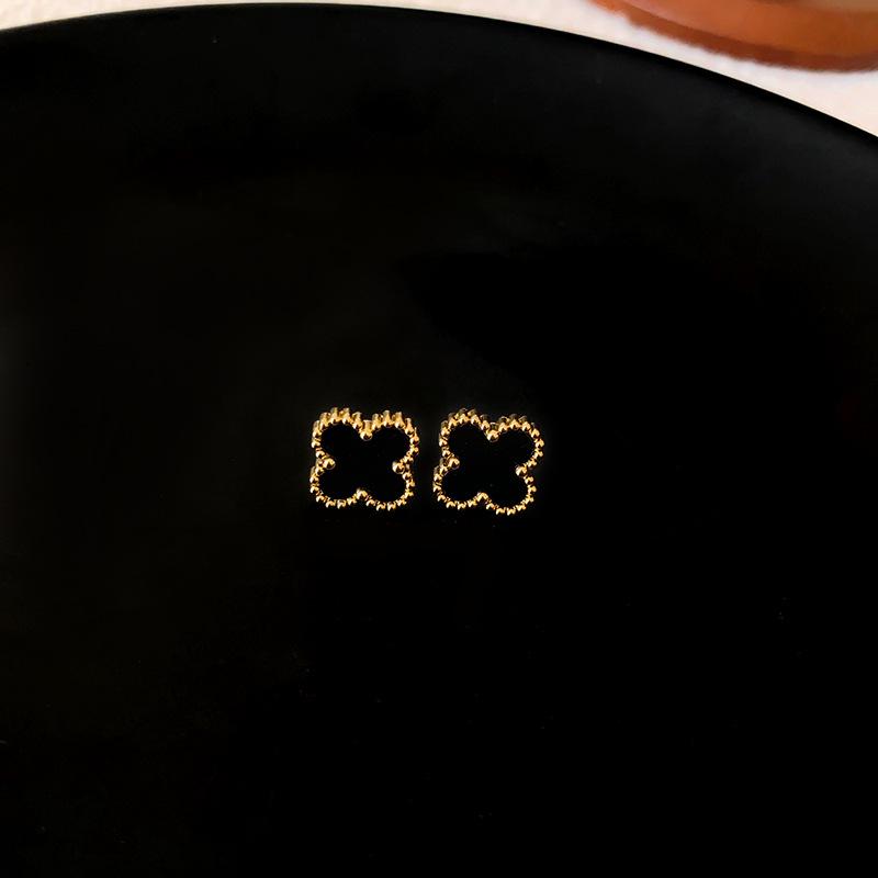 Titanium Silver Four-Leaf Clover Stud Earrings - 2023 New Sweet Versatile High-End Temperament for Women