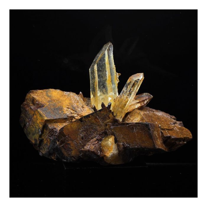 Pierres et Minéraux. Quartz, Siderite. 583.5 ct. Le Collet d'Allevard, Isère, France..