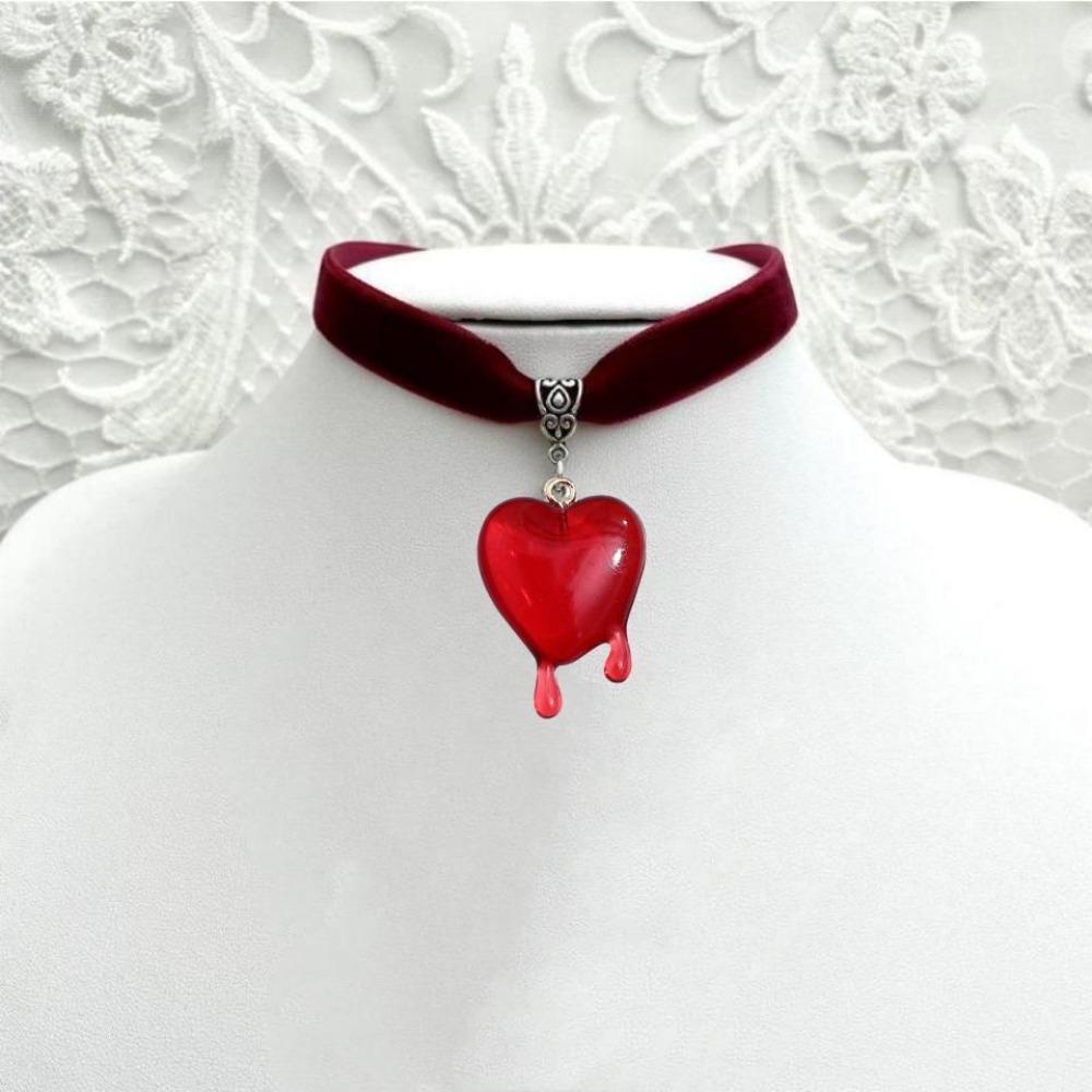 Goth Creative Acrylic Heart-shaped Blood Dripping Pendant Temperament Velvet Necklace for Women Men Halloween Party Jewelry Gift
