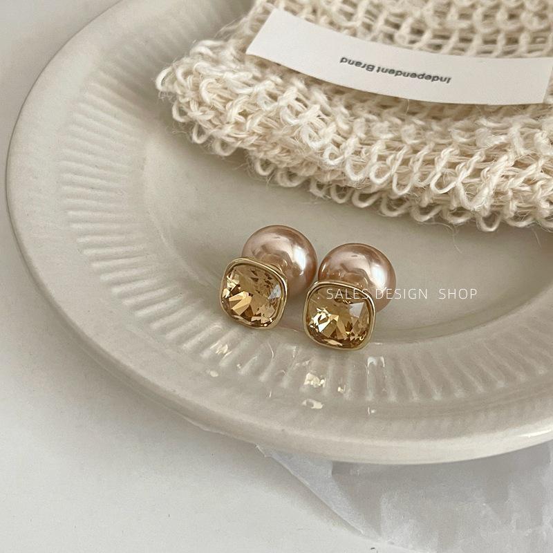 

Champagne Square Pearl Stud Earrings - Niche Design, Fashionable and Exquisite Two-Wear Accessories for Women