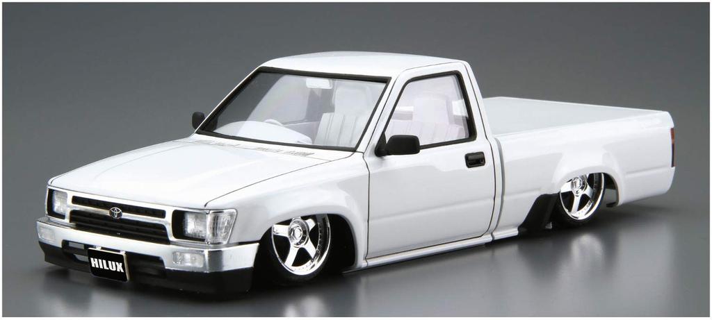 Aoshima Bunka Kyozai The Tuned Car Series Toyota RN80 Hilux Custom 1995 Plastic Model 1/24 No.41