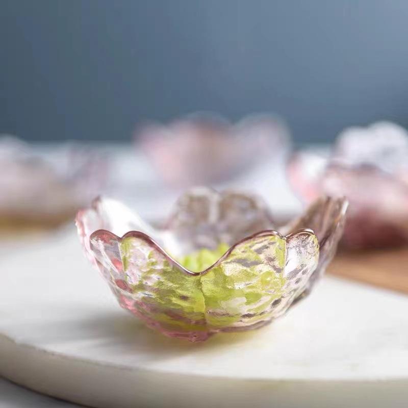 Mini Japanese Cherry Blossom Shape Glass Dish Sauce Bowl Kitchen Seasoning Plate Ice Cream Fruit Dessert Flower Bowl Tableware