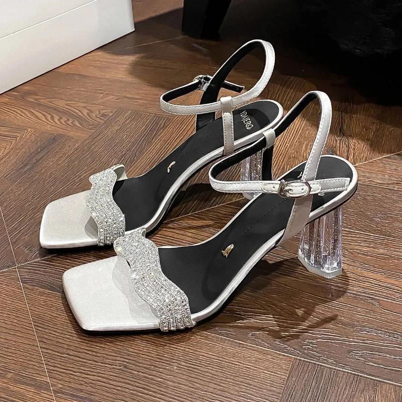 Schuhe für Damen 2025 Neue Sommer Schnallenriemen Absatz Damen Sandalen Mode Vielseitig Peeptoe Strass Eckige Zehenpartie Kleidsandalen