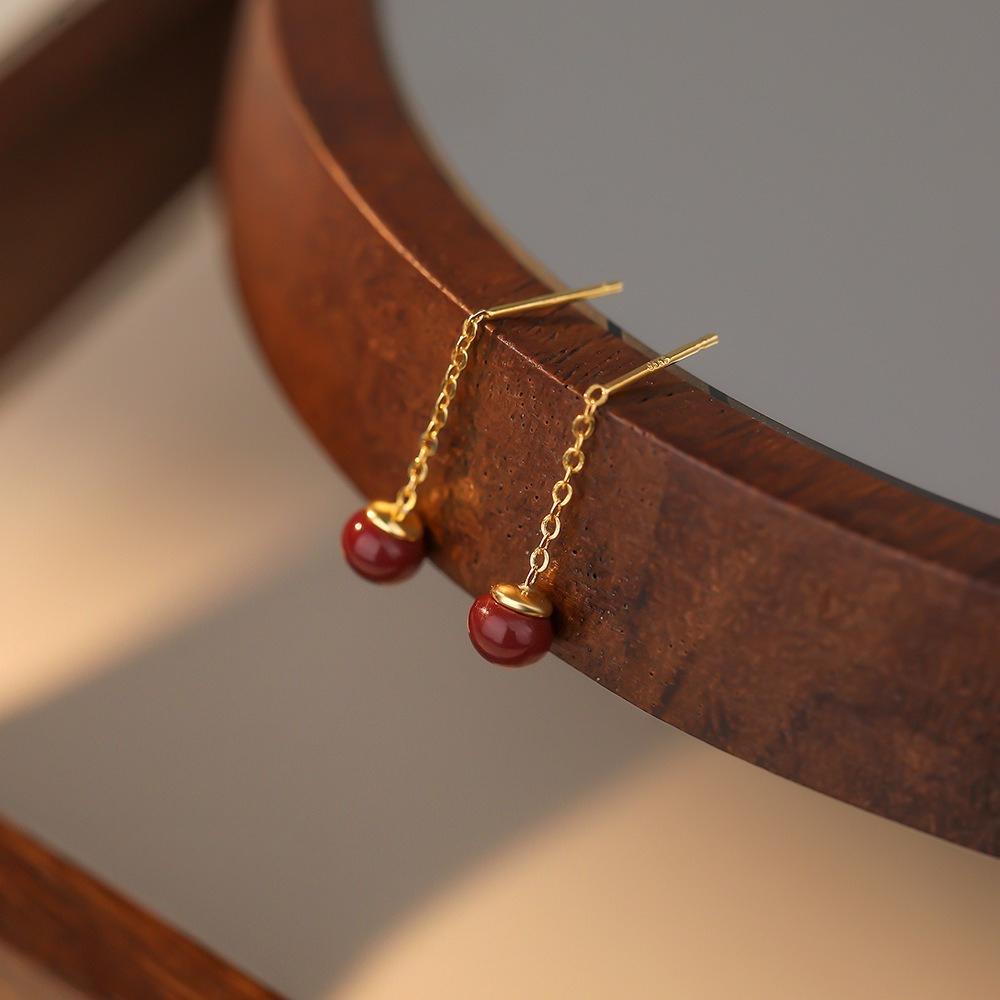 

Red Retro Round Bead Tassel Earrings with Female Niche Design, High-end and Elegant Ear Line Earrings золотой