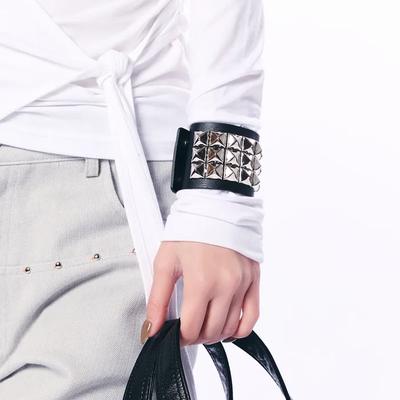 SQUARE STUD BRACELET / BLACK