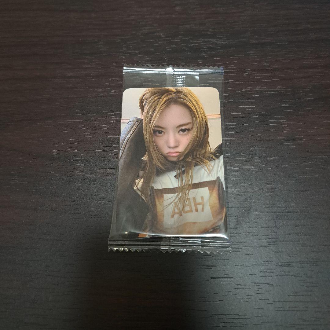 

[Б/У] ALLDAYPROJECT FAMOUS Bailey Tower Records Ktown Коллекционная карточка