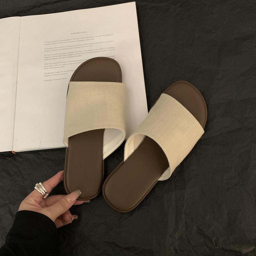 French flat-bottomed retro casual one-word slippers for women's summer wear 2025 new seaside vacation beach cool slippers