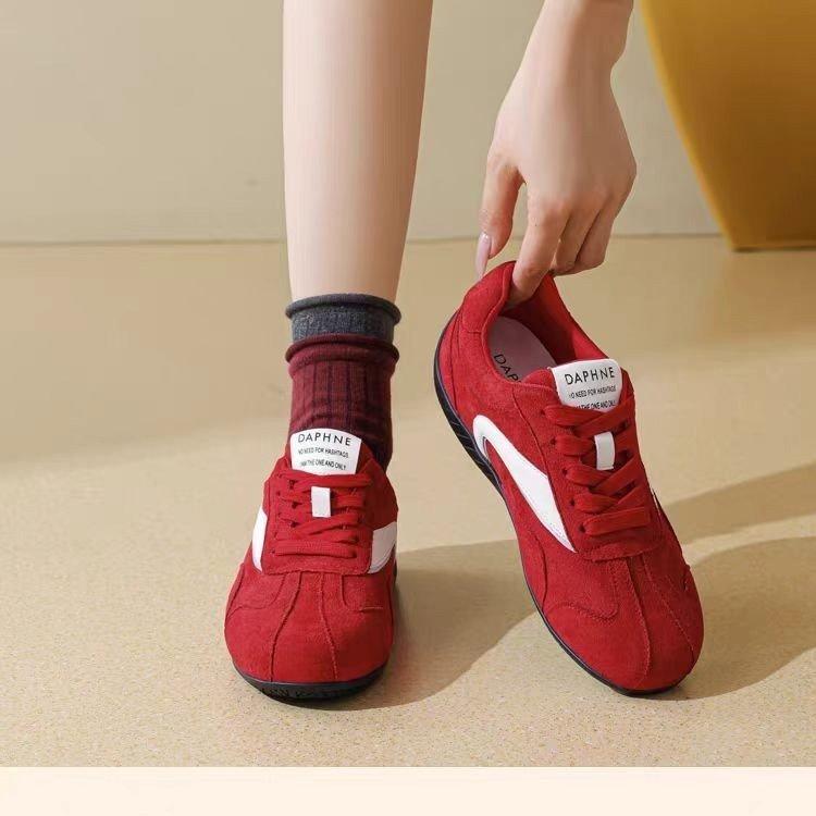 Red retro German training shoes women's autumn 2025 new soft-soled versatile sports shoes popular flat baseplate shoes women