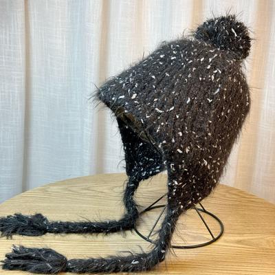 New Xiaoxiangfeng Export Fabric Knitted Ear Protection Hat for Women with Big Fur Ball Cute Woolen Hat Autumn and Winter Handmade Baotou Hat