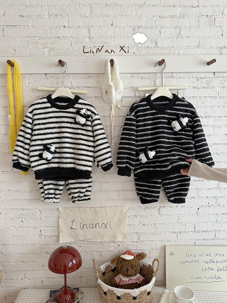 88291 Kinder Winter Gestreifter Einteiler & 25 Neue Kleine/Mittelgroße Korallenfleece Baby Warmes Set