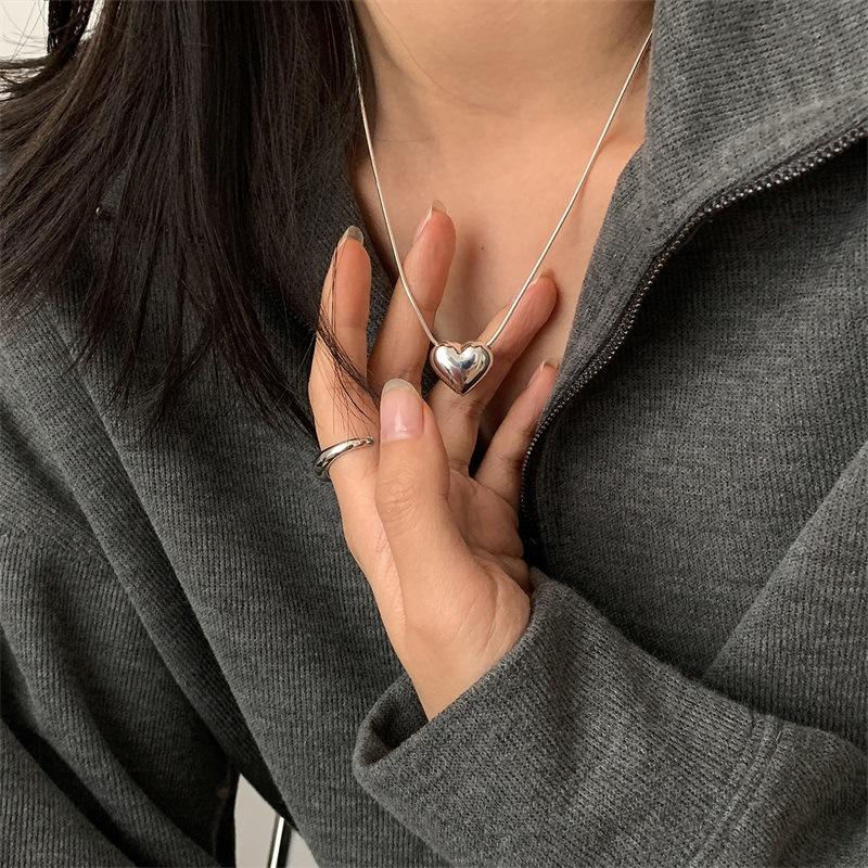 

New Simple Hollow Love Heart Pendant Necklace for Women Fashion Creative Geometric Clavicle Chain Necklaces Party Zircon Gift