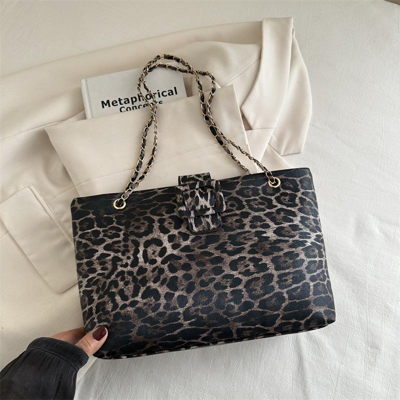 2025 winter new fashion leopard print shoulder bag underarm bag high value tote bag