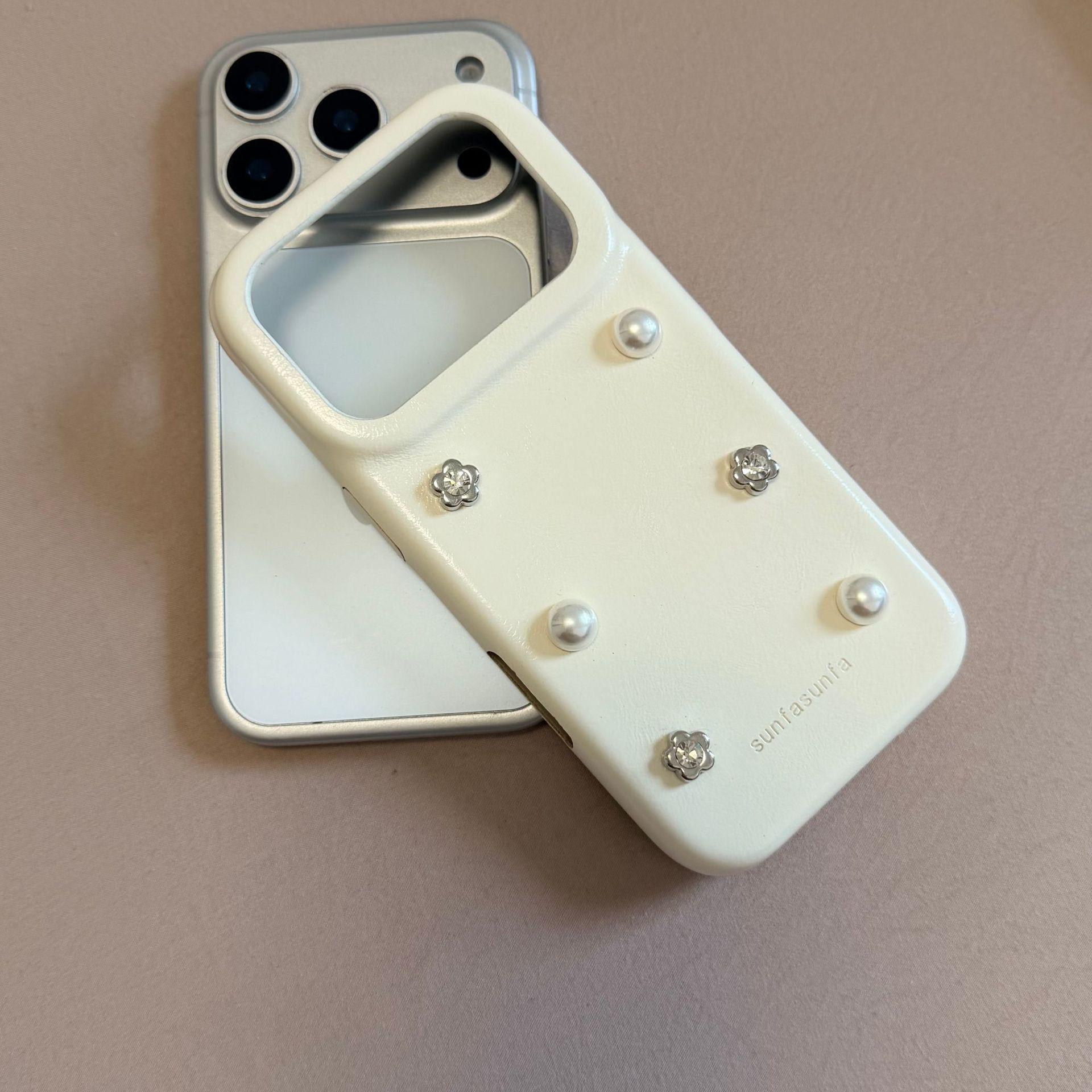 

INS Style Pearl Flower Leather Phone Case for iPhone 17 Pro/16PM/15 Pro/14/13 Korean Design 5 Pro