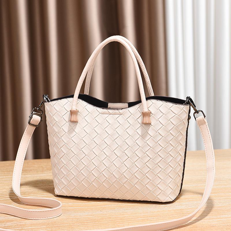 Bag women's 2025 new large-capacity portable shoulder messenger bag high-end fashion women's bag woven bag tide