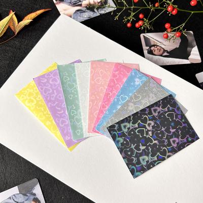 50 sztuk/partia 61*91mm Heart Love Laser Flashing Card Sleeves Protector For Photo Card Holder Holographic Folia Ochronna Folie